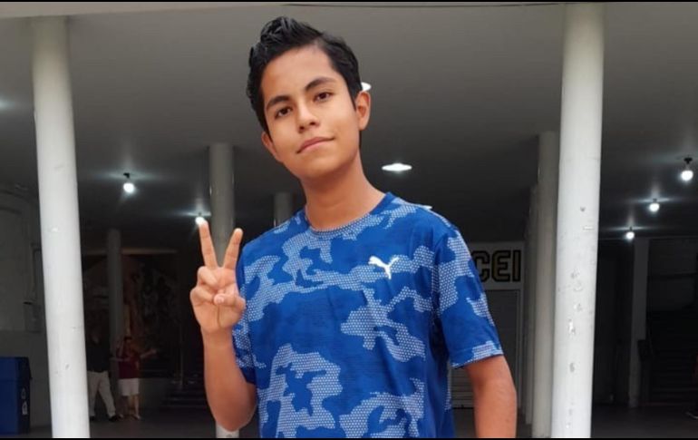 Ian Emanuel González Santos tiene 13 años y está a punto de graduarse como Químico Farmacobiólogo en la UdeG. ESPECIAL