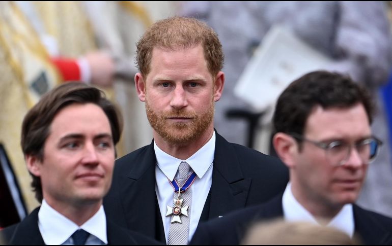 El príncipe Harry salió apresuradamente de Londres después de que terminara la coronación de su padre, el rey Carlos III. EFE / A. Rain