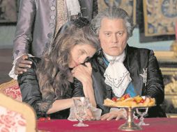 El actor da vida a Luis XV en la cinta “Jeanne du Barry”. CORTESÍA