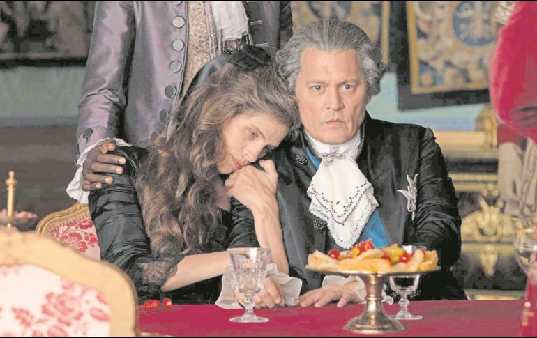 El actor da vida a Luis XV en la cinta “Jeanne du Barry”. CORTESÍA