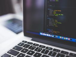 La organización sostiene que si bien, son importantes los avances tecnológicos, se tiene que ser cuidadosos con los riesgos de dejar decisiones sanitarias en manos de la inteligencia artificial. Pixabay