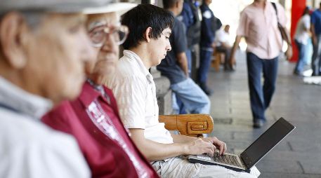 66.4% de los hogares contó con disponibilidad a las Tecnologías de Información. EFE/ARCHIVO
