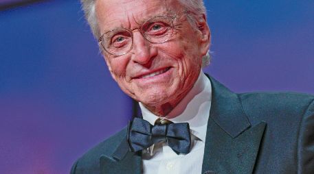 El actor Michael Douglas, recibió la Palma de Oro de honor. AP
