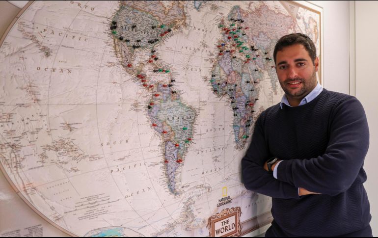 Rafael Jordá, fundador de Open Cosmos, que desarrolla nanosatélites, explica por qué democratizan el espacio. EFE/ Ballesteros