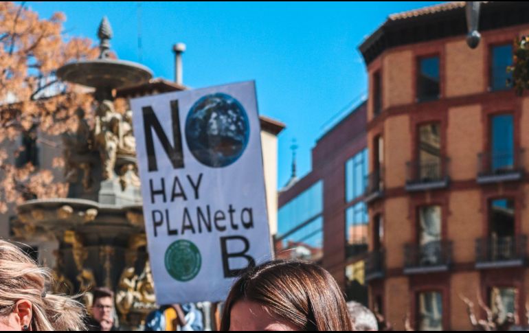 Limitar el calentamiento global para paliar la crisis climática depende de que los gobiernos actúen por reducir las emisiones de gases de efecto invernadero. ESPECIAL/Unsplash