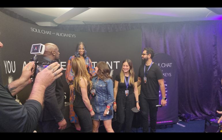 Previo al espectáculo de Alicia, EL INFORMADOR tuvo la oportunidad de estar presente en el meet and greet que tuvo con algunos fanáticos. EL INFORMADOR / K. Esparza