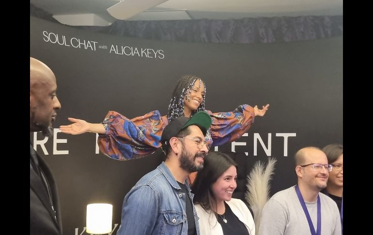 Previo al espectáculo de Alicia, EL INFORMADOR tuvo la oportunidad de estar presente en el meet and greet que tuvo con algunos fanáticos. EL INFORMADOR / K. Esparza