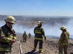 El gobernador aseveró que, de manera preliminar, el incendio comenzó derivado de una quema agrícola realizada en una zona cercana al relleno sanitario. ESPECIAL