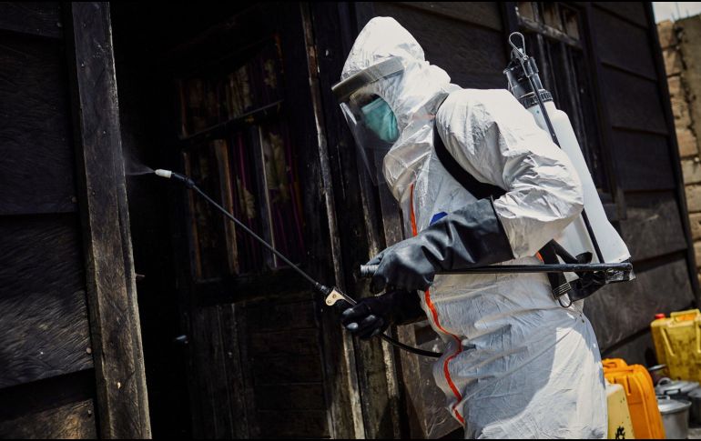 No hay tratamientos ni vacunas contra esta enfermedad similar al ébola, sólo terapias experimentales. EFE/Archivo