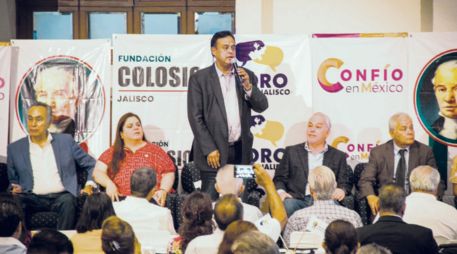 Salvador Cosío, presidente de Confío en México, habla durante el foro, que se llevó a cabo en la en la Cámara de Comercio de Guadalajara. ESPECIAL