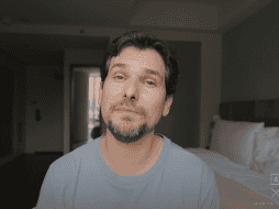 Estrada estuvo dando una serie de entrevistas para platicar cómo fue su experiencia a bordo del Titan. ESPECIAL/YOUTUBE