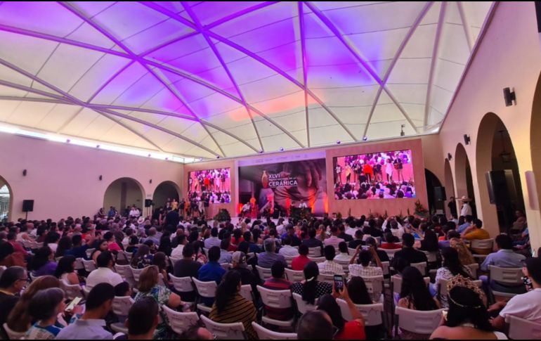 Un auditorio lleno se encargó de celebrar la tradición e innovación que representa la premiación a los artesanos. EL INFORMADOR/ C. Zepeda