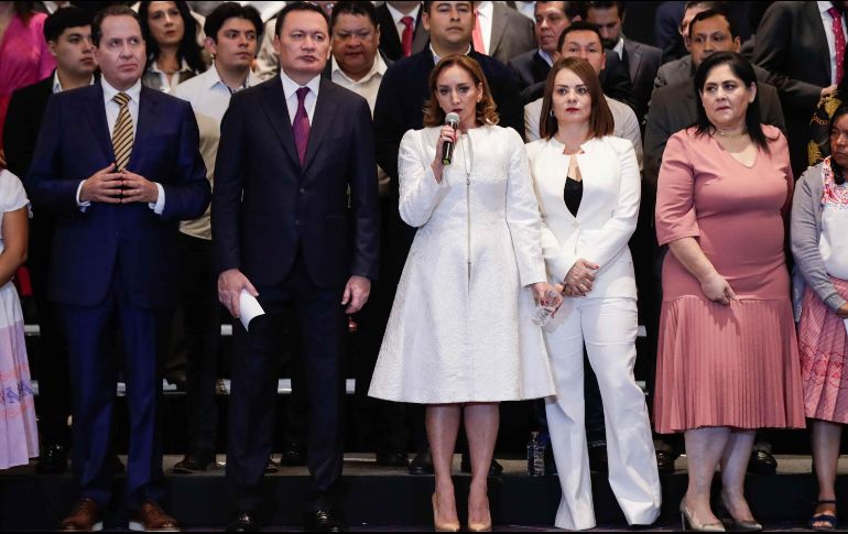 movement/Movimiento-Político.- Los senadores Miguel Ángel Osorio Chong, Claudia Ruiz Massieu (al micrófono), Eruviel Ávila Villegas y Nuvia Mayorga Delgado. SUN