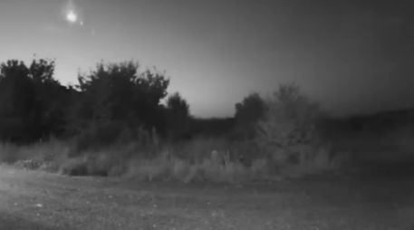 Vecinos de la zona contaron que escucharon un fuerte estruendo antes de visualizar la espectacular escena. ESPECIAL