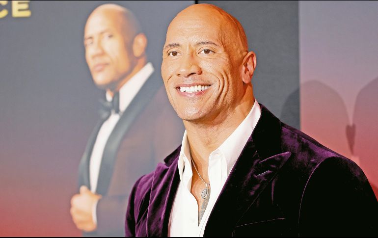 El actor Dwayne Johnson, decidió apoyar a sus colegas menos favorecidos. AFP