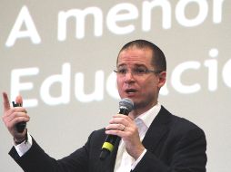 Ricardo Anaya sostuvo que las y los niños de México merecen una educación que les dé oportunidades y competitividad en un mundo que está revolucionando, no libros llenos de ideología. NTX / ARCHIVO