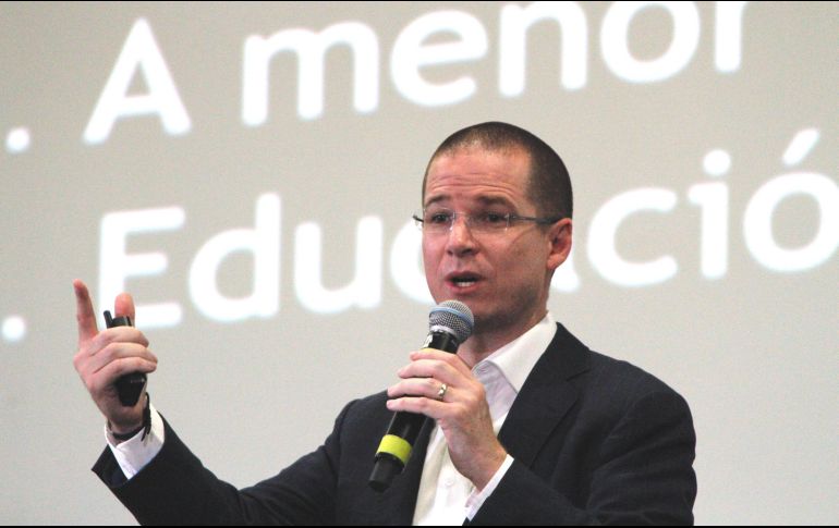 Ricardo Anaya sostuvo que las y los niños de México merecen una educación que les dé oportunidades y competitividad en un mundo que está revolucionando, no libros llenos de ideología. NTX / ARCHIVO