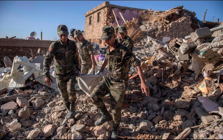 Elementos del Ejército de Marruecos están organizando las brigadas de rescate. EFE/J. Morchidi
