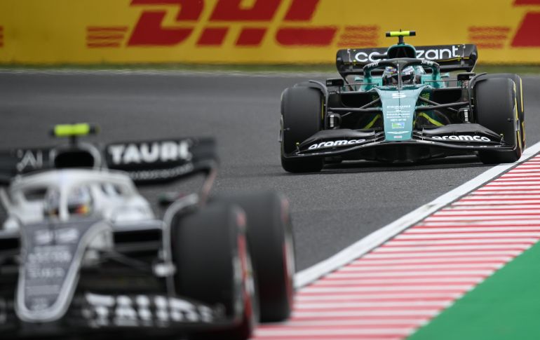 Sebastian Vettel, de ahora 36 años, es seis años más joven que el piloto mayor de la parrilla, Fernando Alonso, que volvió a la competición tras unos años de retiro. AFP / ARCHIVO