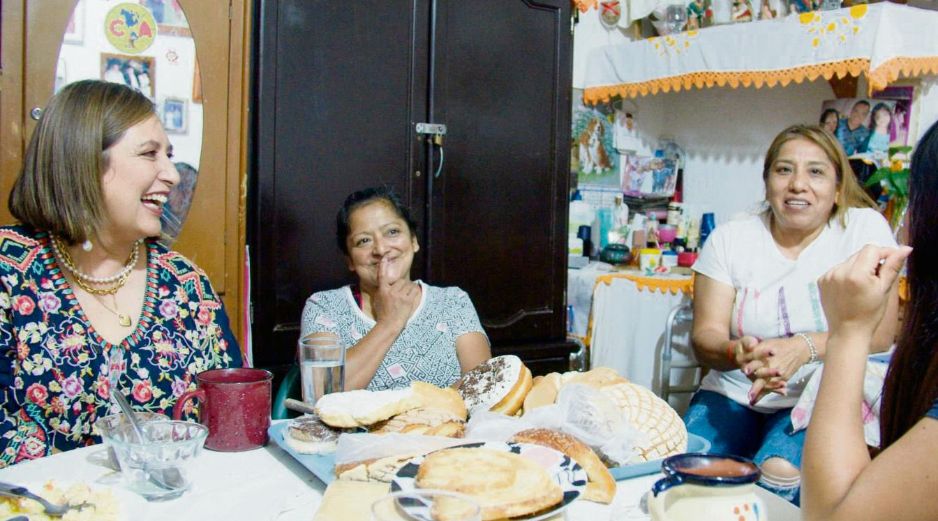 Xóchitl Gálvez visitó a doña Marina, quien le ofreció su casa en redes sociales. ESPECIAL