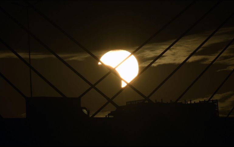 La Universidad Autónoma Metropolitana (UAM) comparte paso a paso cómo elaborar un observatorio en casa. AFP / ARCHIVO