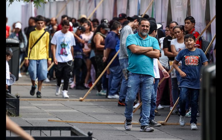 Las largas filas para poder ingresar a la segunda educación de Autoart World Guadalajara no se hicieron esperar este domingo. EL INFORMADOR / H. Figueroa