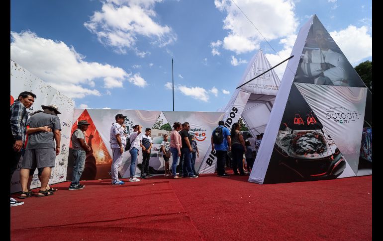Las largas filas para poder ingresar a la segunda educación de Autoart World Guadalajara no se hicieron esperar este domingo. EL INFORMADOR / H. Figueroa