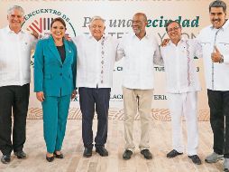Miguel Díaz-Canel (Cuba), Xiomara Castro (Honduras), Andrés Manuel López Obrador (México), Ariel Henry (Haití), Gustavo Petro (Colombia) y Nicolás Maduro (Venezuela) posan durante la reunión en Palenque. EFE