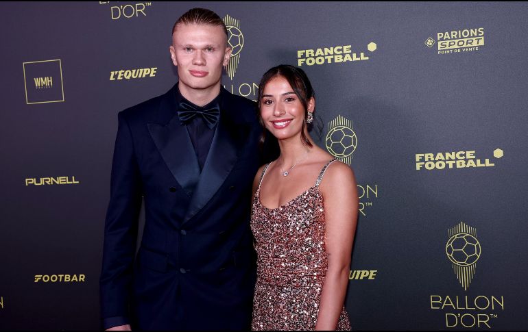 Haaland recibió el premio al máximo goleador. EFE/ M. BADRA.