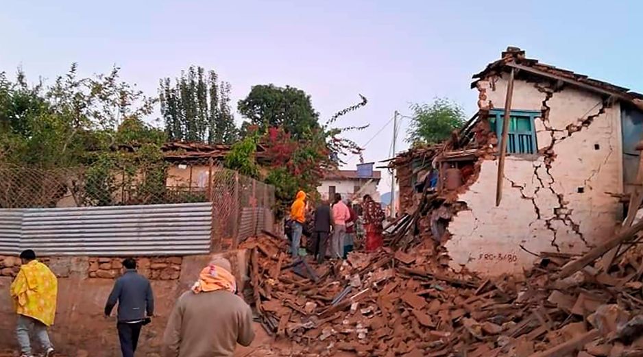 El sismo ocurrió la noche del viernes, lo que no le dio tiempo de correr a los pobladores de la región afectada. AP