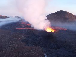 Según los modelos geofísicos, se estima que la intrusión se está propagando lentamente hacia arriba y se cree que el magma se encuentra a 800 metros bajo la superficie. AFP / ARCHIVO