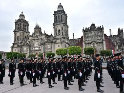 De acuerdo con la Secretaría de la Defensa Nacional, se decidió realizar el evento con personal reducido para no dejar pasar esta fecha importante en la historia de México. AFP / ARCHIVO