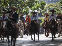 Cientos de tapatíos acudieron a las celebraciones del 20 de Noviembre. EL INFORMADOR/ H. Figueroa