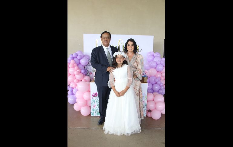 Salvador Cosío Gaona, Paulina Corella Gómez y Paulina Cosío Corella. GENTE BIEN JALISCO/ Esmeralda Escamilla