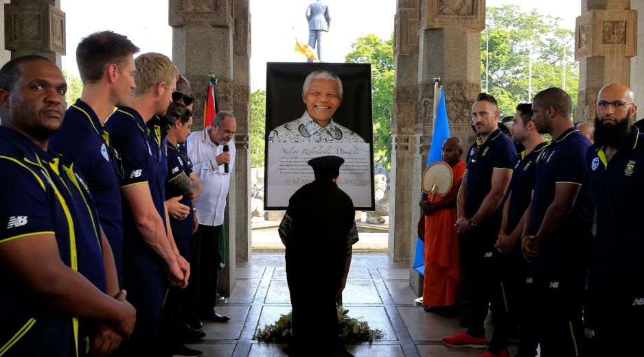 Además, a través de la red social X los usuarios pudieron recordar su figura a través de la difusión de la etiqueta #Mandela10. AP / ARCHIVO