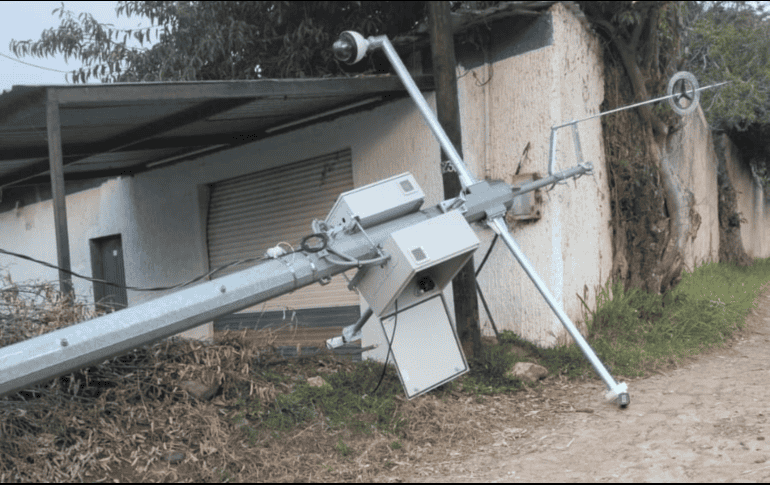 El daño realizado en nueve de ellos fue en la cimentación, lo que provocó que los postes cayeran derribados. ESPECIAL