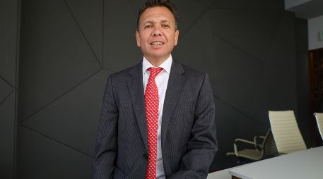 Con alrededor de 10 años en el servicio público, luego de fungir en dos administraciones municipales como alcalde de Zapopan y estar por cerrar una como munícipe de Guadalajara, Pablo Lemus se ha destacado como un hombre de servicio, pero también como un hombre de familia. EL INFORMADOR / ARCHIVO