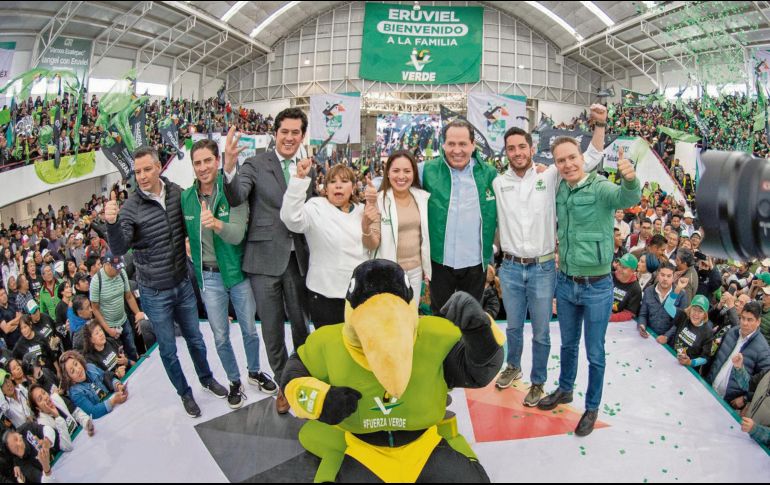 Integrantes del Verde le dieron la bienvenida al partido a Eruviel. ESPECIAL