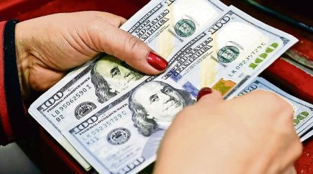 El Banco Central explicó que esto fue resultado de la venta de dólares por 243 millones que hizo Petróleos Mexicanos (Pemex) al Instituto Central. SUN / ARCHIVO