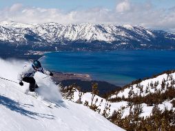 Mónica pasó la noche frotándose las manos y los pies para combatir el frío. AP/ ARCHIVO