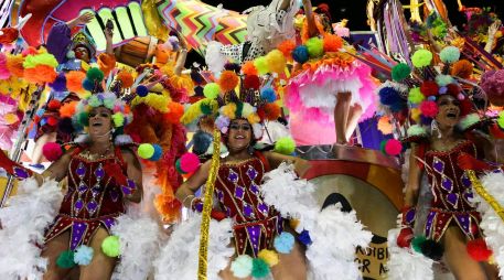 De acuerdo con Chicão Bulhões, secretario municipal de Desarrollo Económico y Urbano, citado en el informe divulgado por la Alcaldía, solo el sector de servicios abarca un peso de más del 80 % para los ingresos de la ciudad por el carnaval. EFE / ARCHIVO