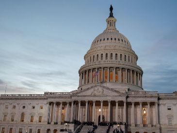 La Cámara de Representantes del Congreso de Estados Unidos aprobó este miércoles un acuerdo que pone fin al cierre de Gobierno más largo de la historia del país, que se prolongó por 43 días tras desacuerdos entre republicanos y demócratas. EFE / ARCHIVO
