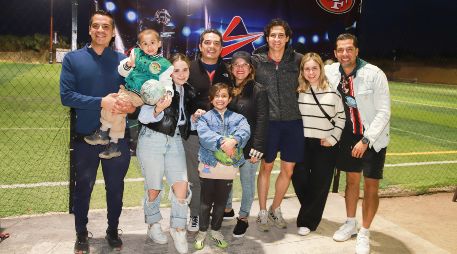 Lauro Cisneros, Emilio González, Carla Preciado, Iván Cisneros, Emma González, Daniela Soto, Juan Diego Álvarez, Rocío Álvarez y Luis Villagrán. GENTE BIEN JALISCO/ Tony Martínez