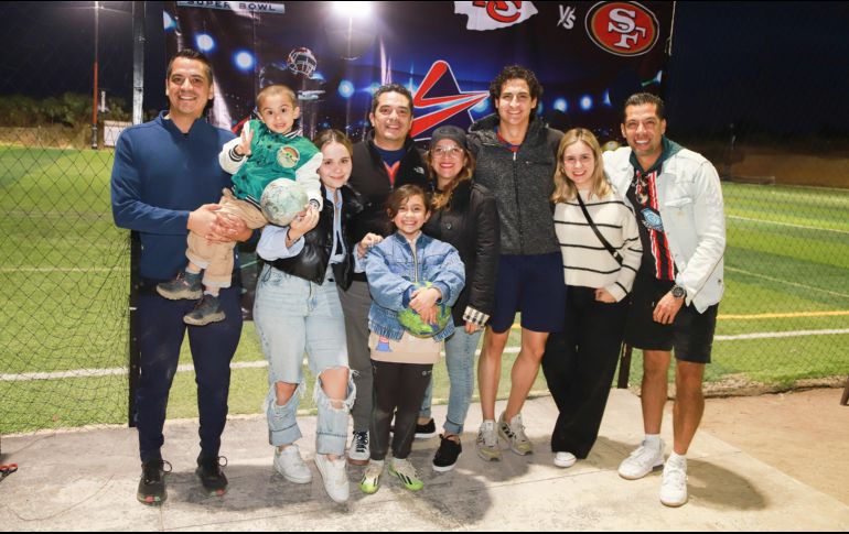 Lauro Cisneros, Emilio González, Carla Preciado, Iván Cisneros, Emma González, Daniela Soto, Juan Diego Álvarez, Rocío Álvarez y Luis Villagrán. GENTE BIEN JALISCO/ Tony Martínez
