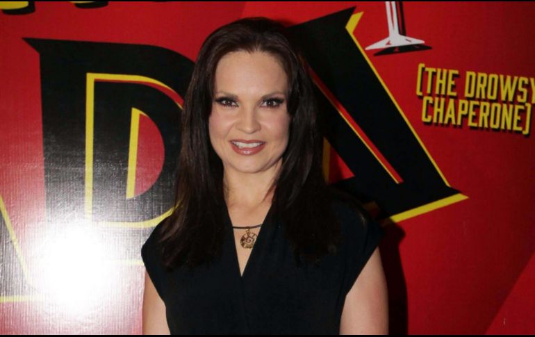 Entre otro de los momentos que circulan en internet, es un video donde la actriz baila en medio de la pisa junto a Mauricio, de quien no hay otro dato, pues se desconocen cuál son sus apellidos, así como a qué se dedica y cómo fue que conoció y se enamoró de Rojo.NOTIMEX/ archivo