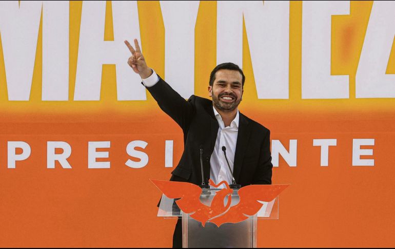 Con sus canciones de rock favoritas y la consigna: “¡Arráncate Máynez!”, la militancia emecista apoyo al candidato presidencial de Movimiento Ciudadano, Jorge Álvarez Máynez, en la sede del INE. EL UNIVERSAL