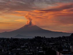 El Popocatépetl ha lanzado grandes cantidades de fumarolas que en consecuencia se convierten en ceniza. NTX/ ARCHIVO.