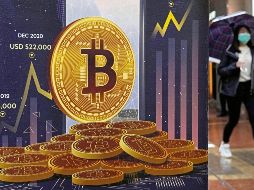 A inicios del año pasado, un bitcoin valía menos de 17 mil dólares. Los inversionistas, sin embargo, empezaron a regresar a medida que amainaba la inflación. AP