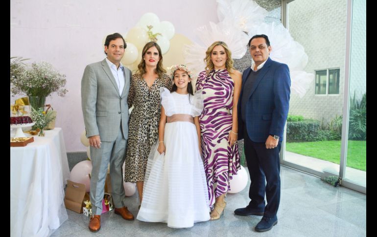 Raúl Murillo, Úrsula Lomelín, Constanza González Barragán, Alejandra Barragán y Gerardo Cuevas. GENTE BIEN JALISCO/ Marifer Rached