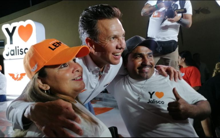 En Cihuatlán el candidato señaló a las y los asistentes que se defenderán los programas sociales educativos, y se les dará continuidad y se fortalecerán. CORTESÍA.